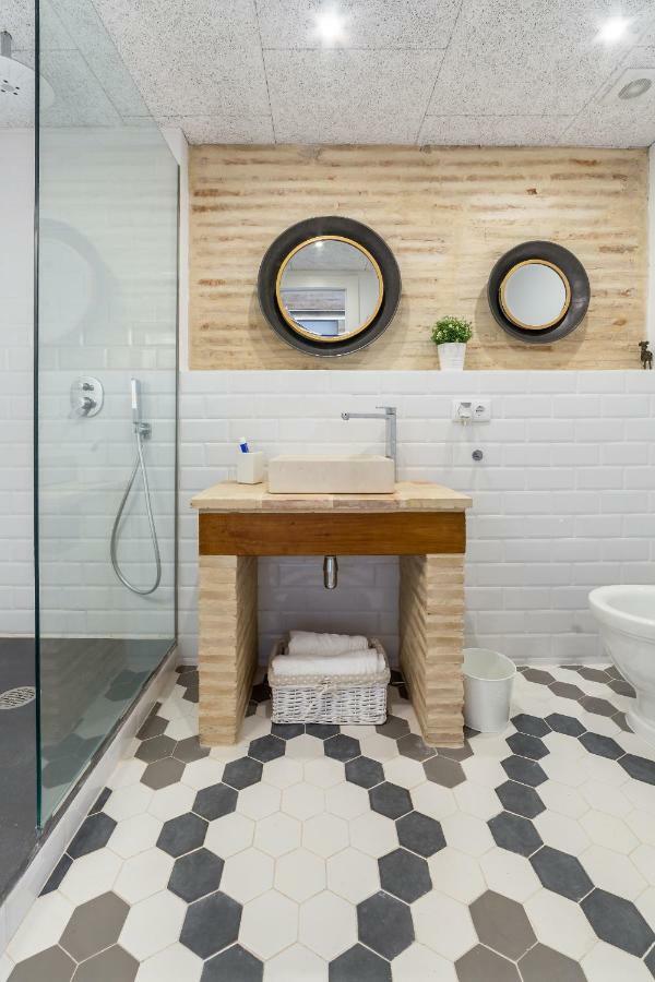 Appartement CENTER-Luxurious 1BR, 1BA-Terrace, WI-FI, A/C à Valence Extérieur photo