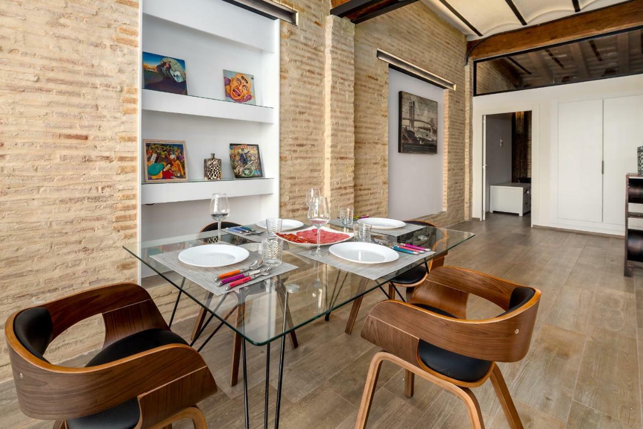 Appartement CENTER-Luxurious 1BR, 1BA-Terrace, WI-FI, A/C à Valence Extérieur photo