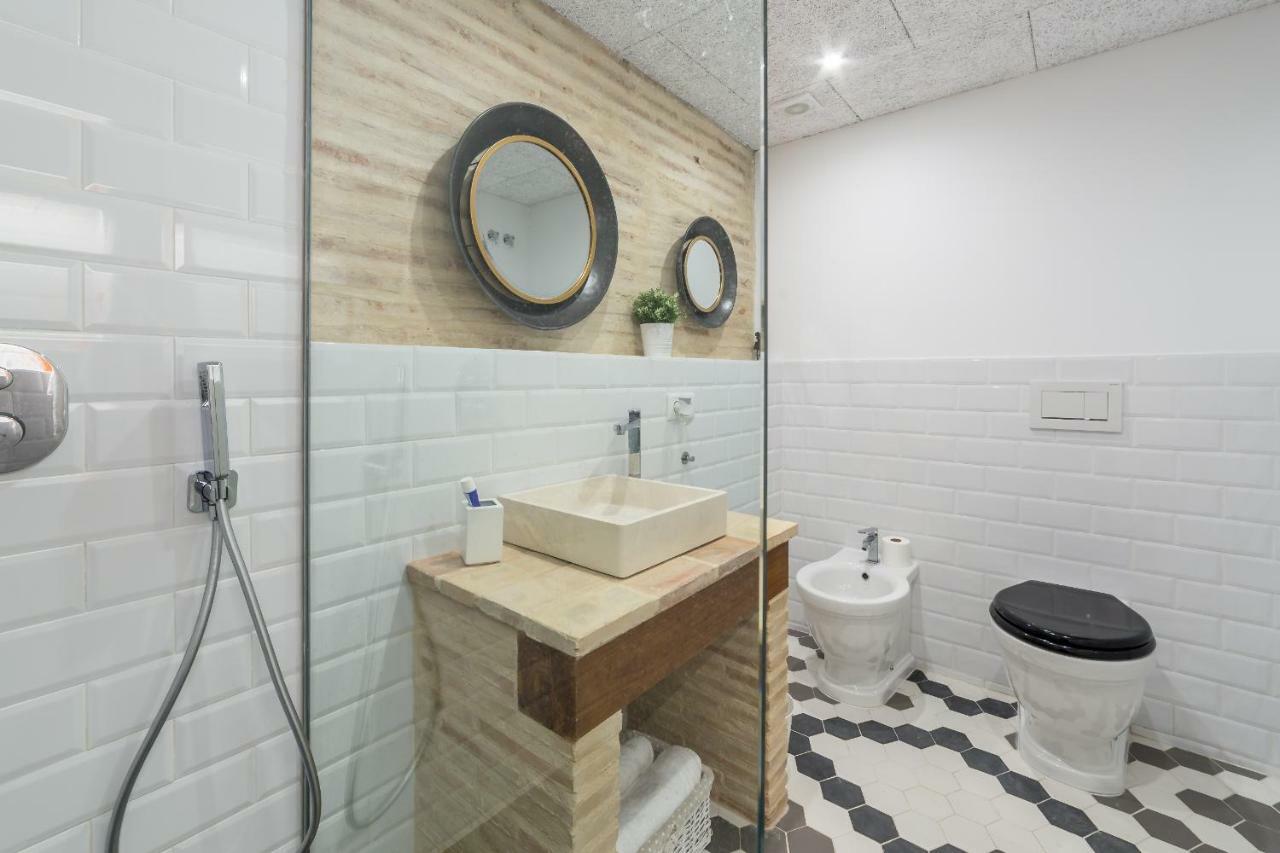 Appartement CENTER-Luxurious 1BR, 1BA-Terrace, WI-FI, A/C à Valence Extérieur photo