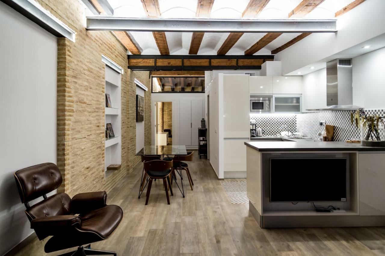 Appartement CENTER-Luxurious 1BR, 1BA-Terrace, WI-FI, A/C à Valence Extérieur photo
