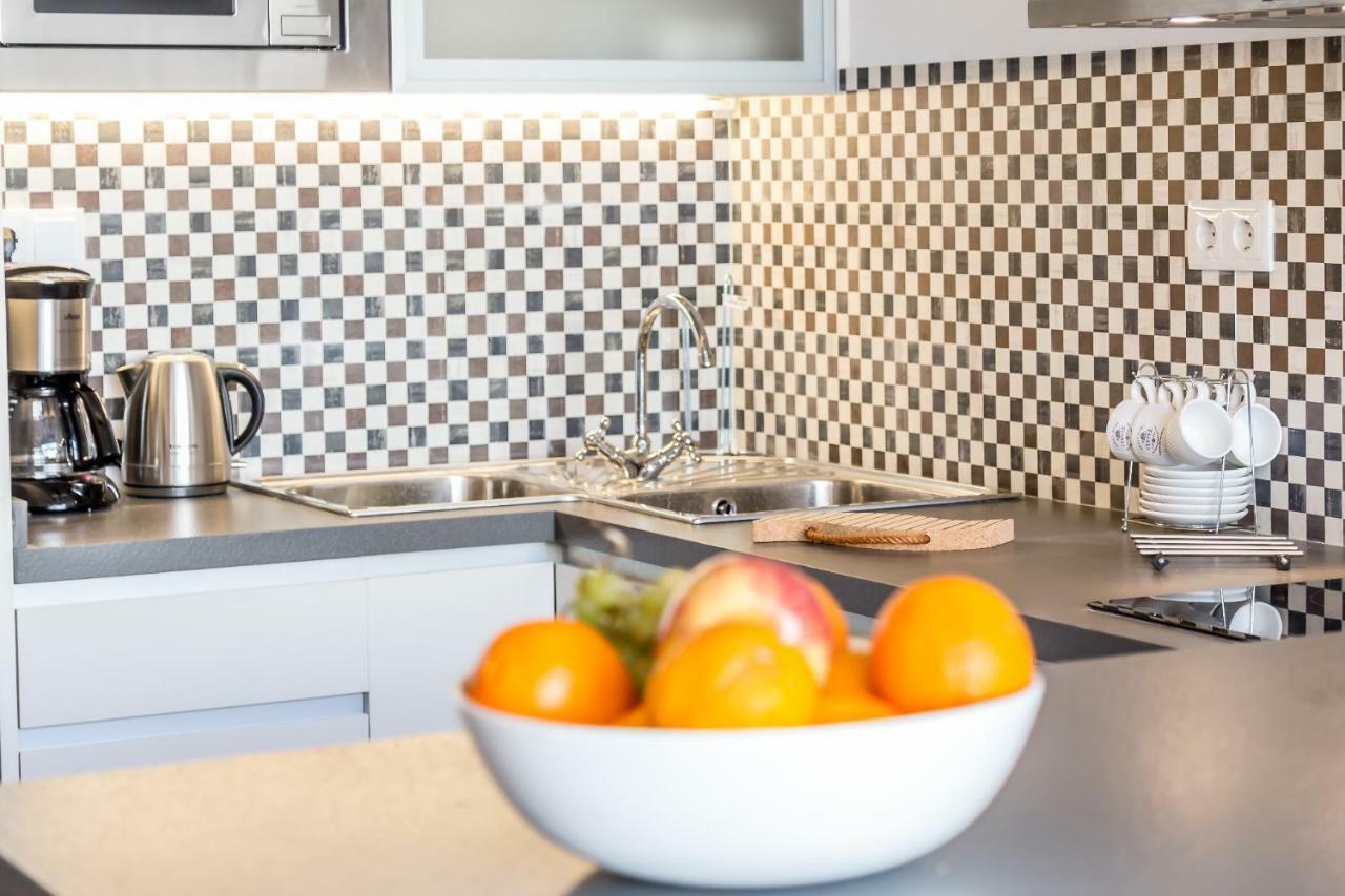Appartement CENTER-Luxurious 1BR, 1BA-Terrace, WI-FI, A/C à Valence Extérieur photo