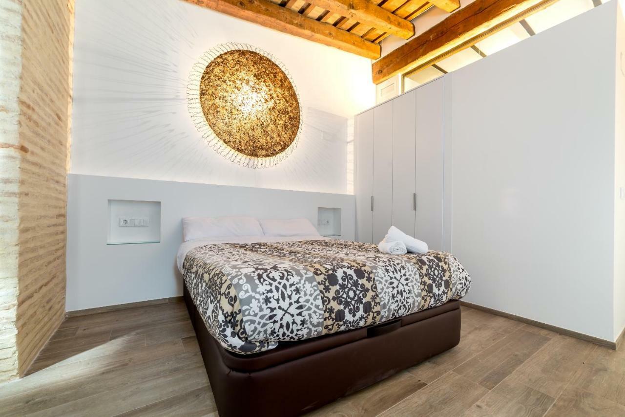 Appartement CENTER-Luxurious 1BR, 1BA-Terrace, WI-FI, A/C à Valence Extérieur photo