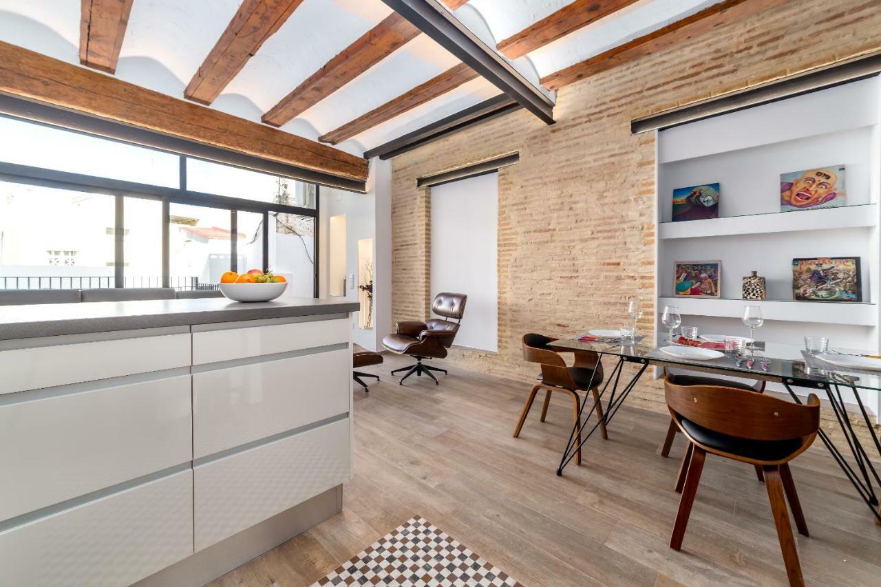 Appartement CENTER-Luxurious 1BR, 1BA-Terrace, WI-FI, A/C à Valence Extérieur photo