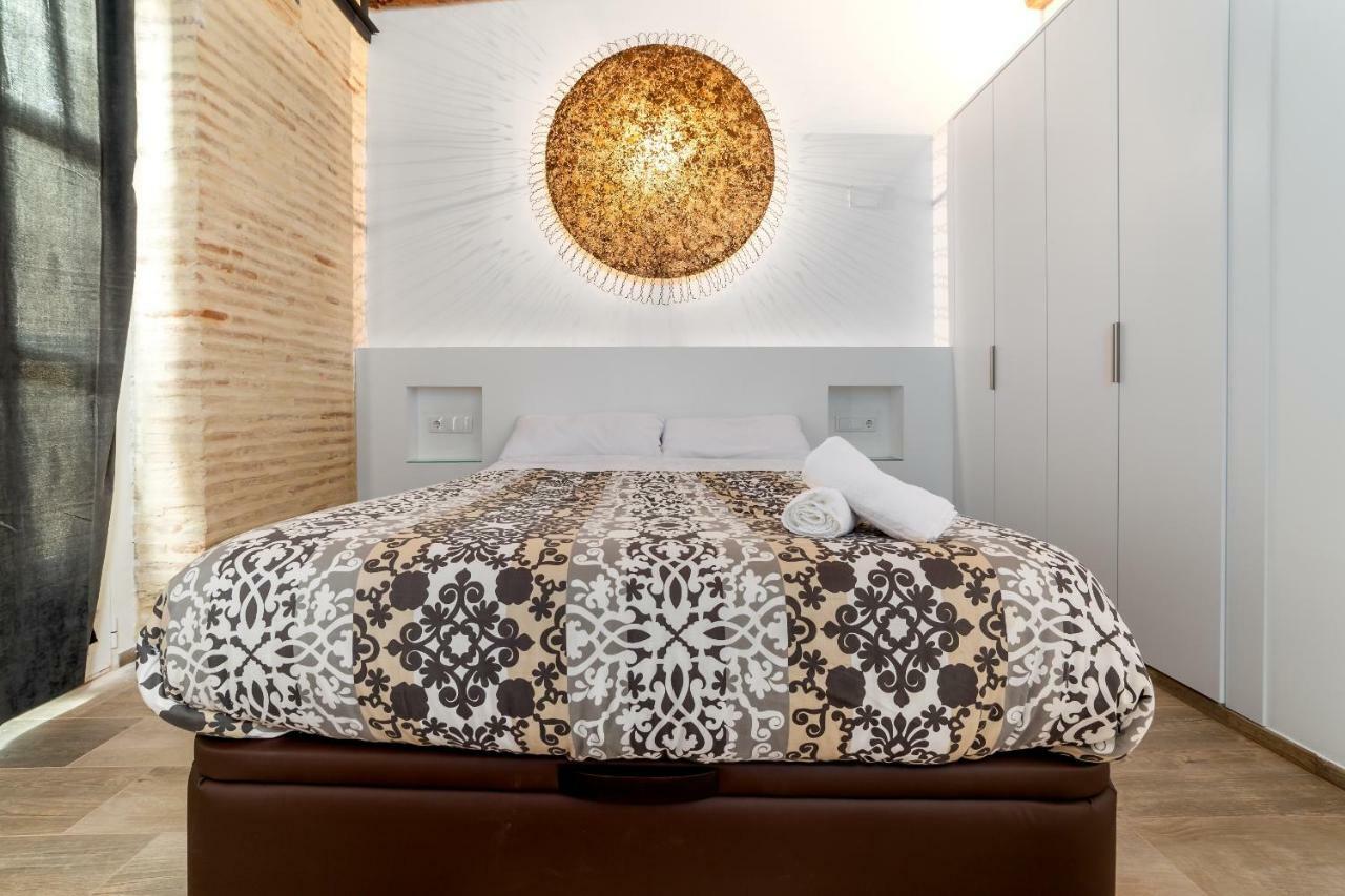 Appartement CENTER-Luxurious 1BR, 1BA-Terrace, WI-FI, A/C à Valence Extérieur photo