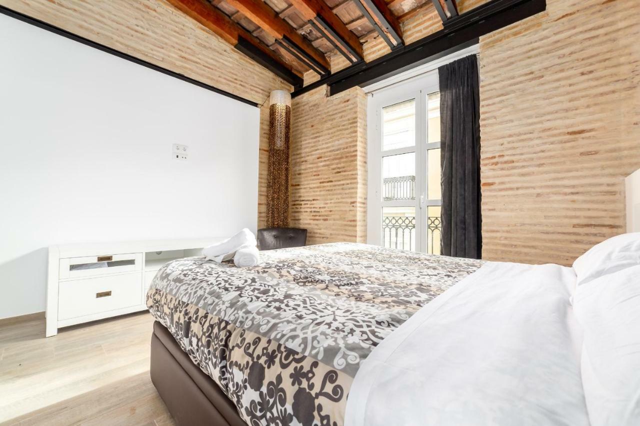 Appartement CENTER-Luxurious 1BR, 1BA-Terrace, WI-FI, A/C à Valence Extérieur photo